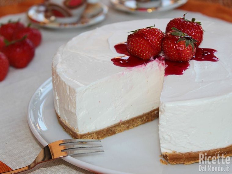 Torta fredda allo yogurt, fresca, leggera, golosa e senza cottura!