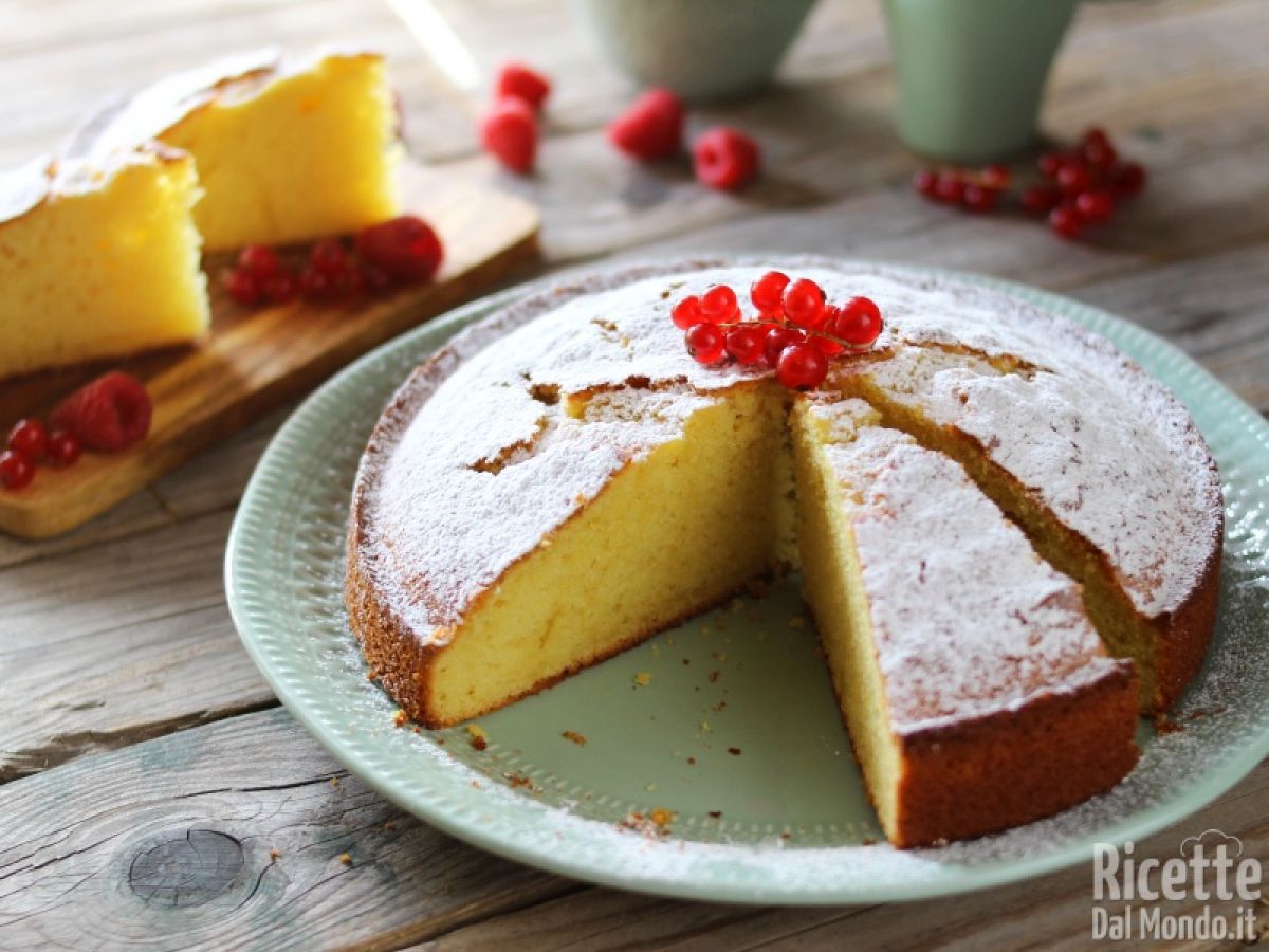 Torta allo yogurt soffice, semplice e genuina! Ottima per la colazione