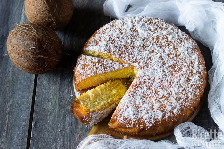 Torta al cocco, con yogurt. Alta, soffice e super golosa!