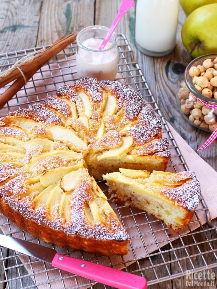 Soffice torta cuor di mela e nocciole