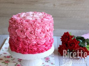 Pink Rose Cake, la torta multistrato con frosting di rose!