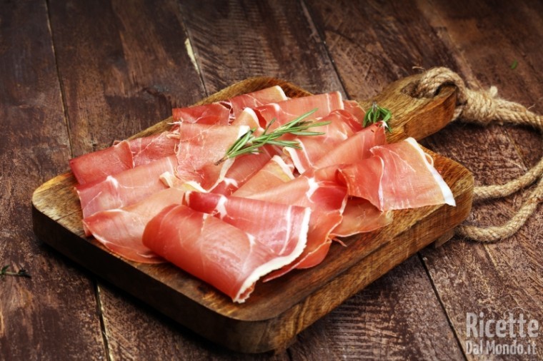 10 alimenti ricchi di sale prosciutto crudo
