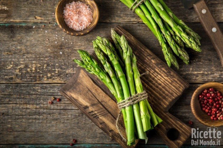 10 alimenti ricchi di sale asparagi