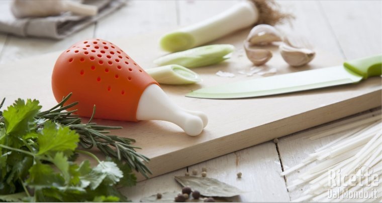 5 strani strumenti in cucina: infusore erbe aromatiche