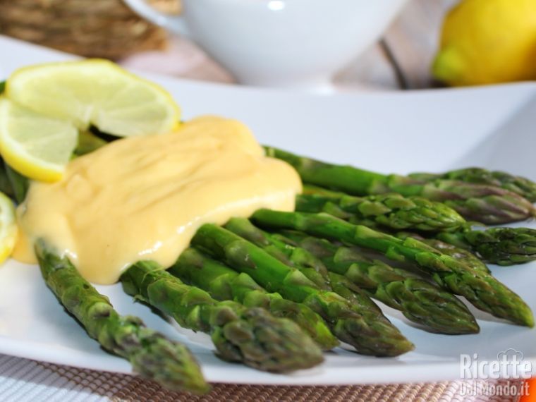 Ricetta asparagi in salsa olandese