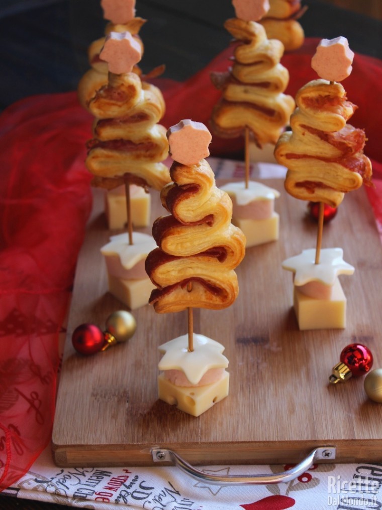 Alberi Di Natale Di Pasta Sfoglia Ricettedalmondo It