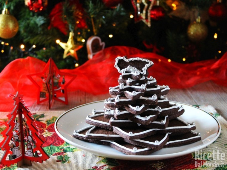 Ricetta Albero Di Natale Di Biscotti.Albero Di Natale Di Biscotti Al Cioccolato Decorato