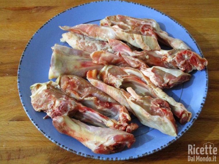 Lavare le costolette di agnello