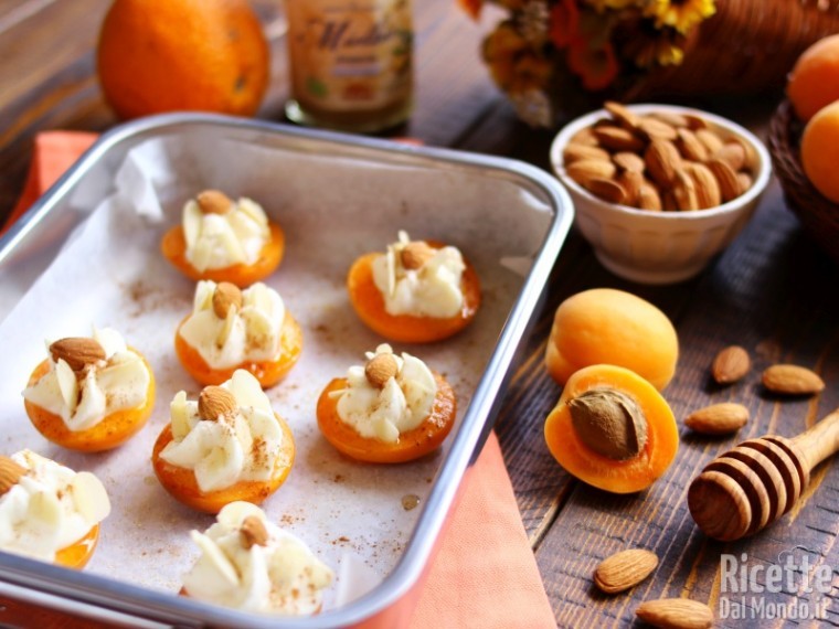 Albicocche al forno con formaggio