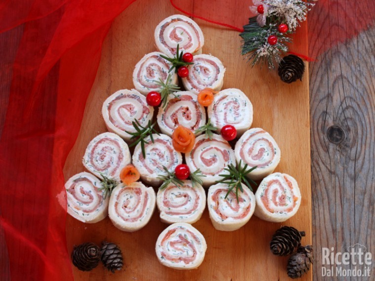 Albero di Natale di girelle al salmone