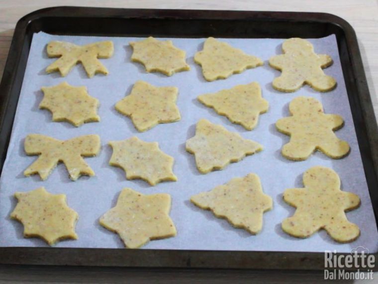 Biscotti Di Natale Mandorle.Biscotti Di Natale Alle Mandorle Ricettedalmondo It