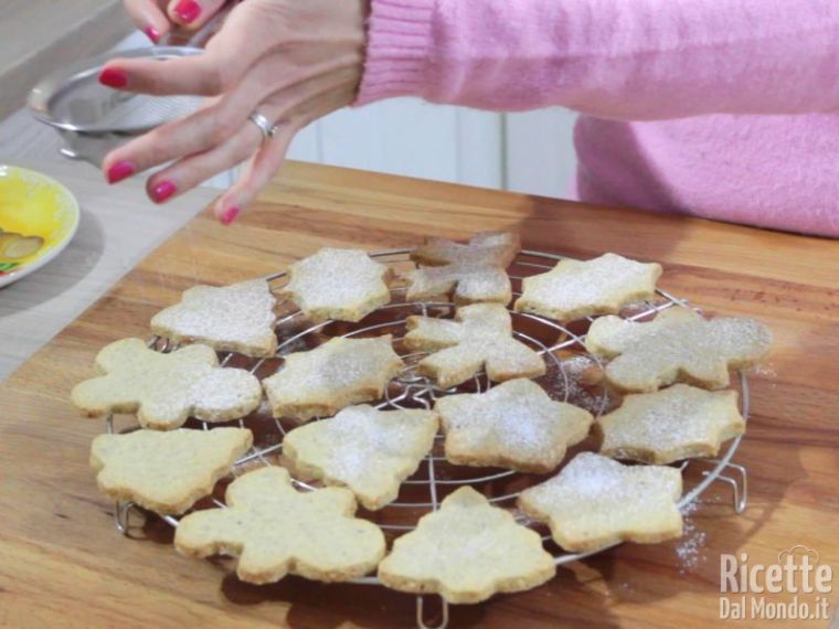 Biscotti Di Natale Alle Mandorle.Biscotti Di Natale Alle Mandorle Ricettedalmondo It