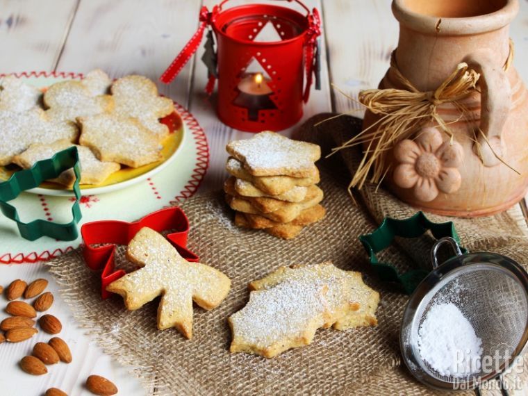 Biscotti Natale.Biscotti Di Natale Alle Mandorle Ricettedalmondo It