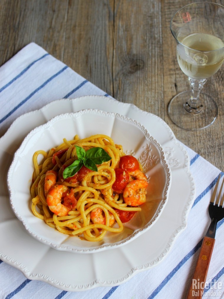 Come fare i bigoli con gamberetti e pomodorini