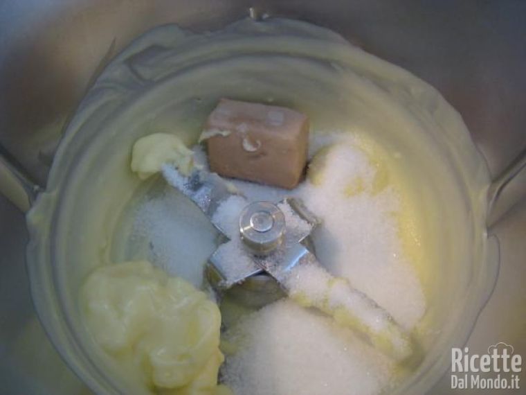 Aggiungere lievito e burro