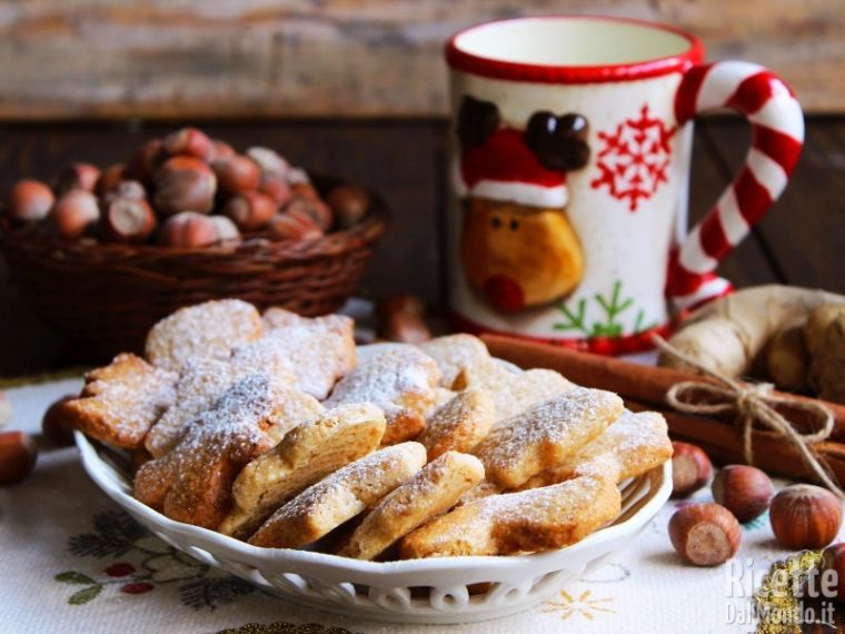 Dolci Di Natale Con Nocciole.Biscotti Alle Nocciole Di Natale Ricettedalmondo It