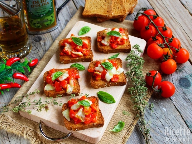 Bruschette veloci di fette biscottate