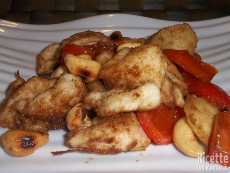 Bocconcini di Pollo con Peperoni e Zenzero