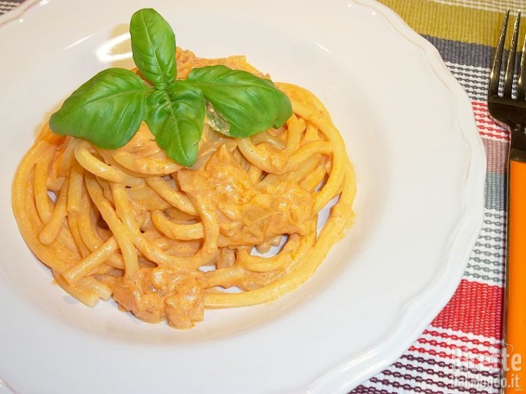 Bucatini in Salsa Rosa - Ricetta Primi Piatti