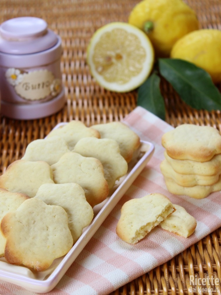 Biscotti Al Limone Semplici Ricettedalmondo It