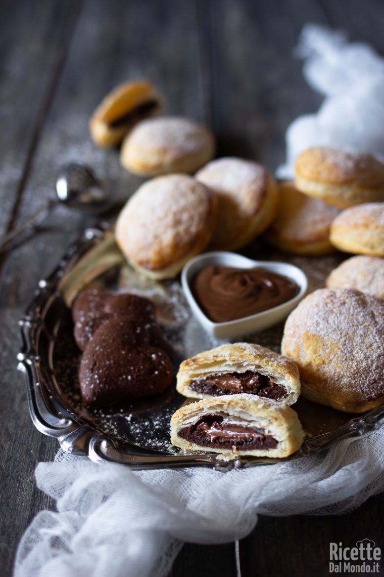 Come fare i bomboloni di pasta sfoglia alla Nutella