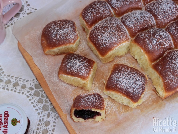 Come fare i buchteln ai frutti di bosco