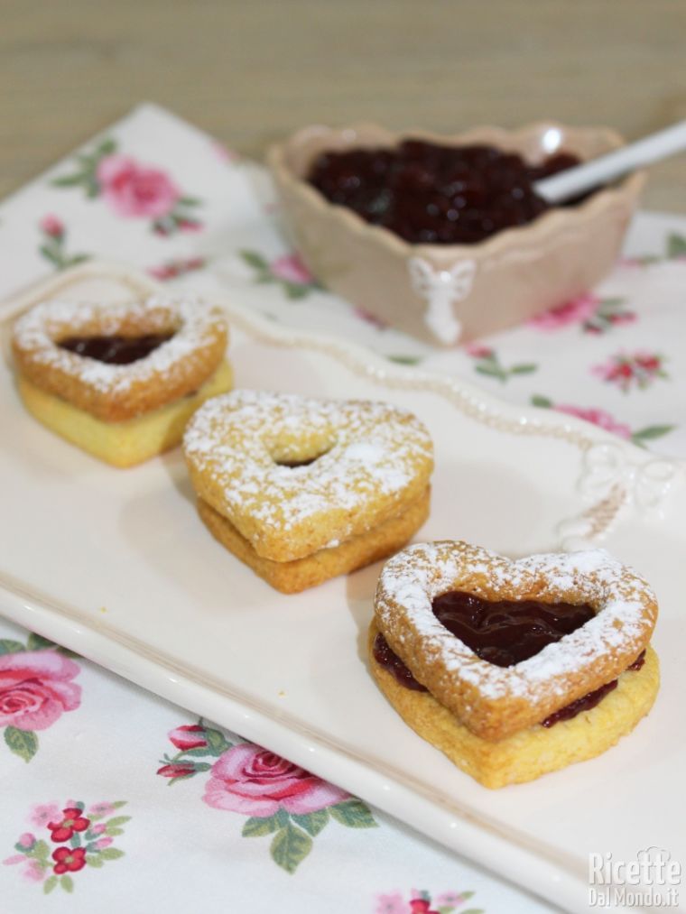 Come fare i biscotti di frolla con marmellata