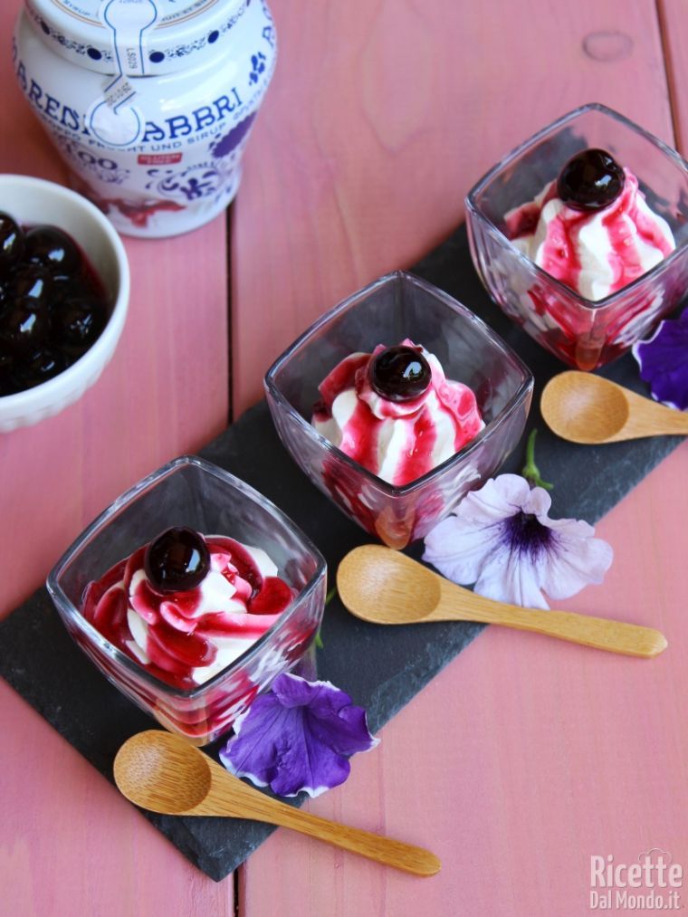 Come fare i bicchierini Coppa Rica all'amarena