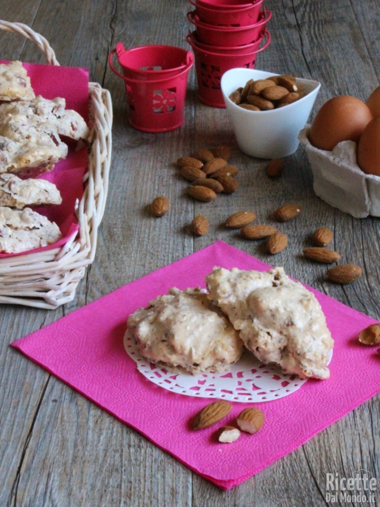 Brutti Ma Buoni Alle Mandorle Ricettedalmondo It
