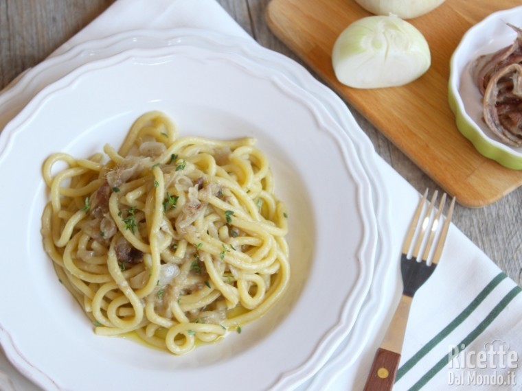 Bigoli in salsa di acciughe, ricetta veneta