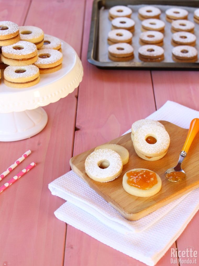 Semplici biscotti occhio di bue