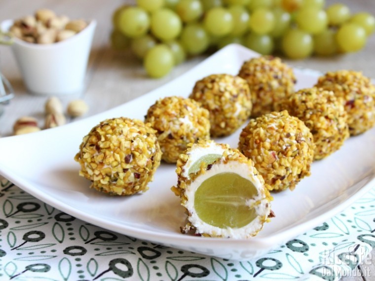 Ricetta bocconcini di uva al formaggio