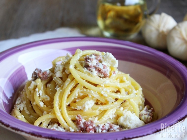 Ricetta bucatini con ricotta e salsiccia