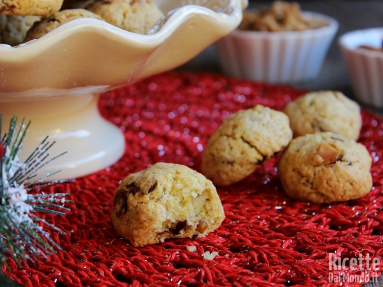 Biscotti con frutta secca di Natale