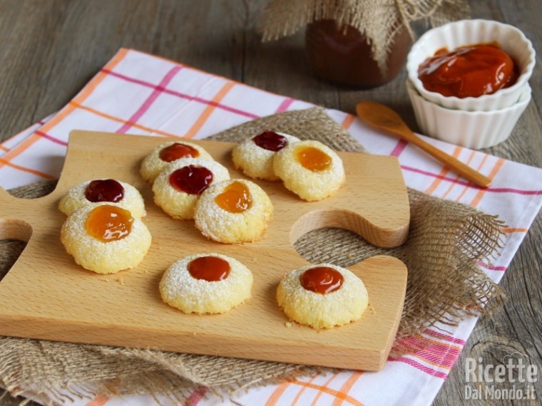 Biscotti Al Burro Di Natale.Biscotti Al Burro Con Marmellata Ricettedalmondo It