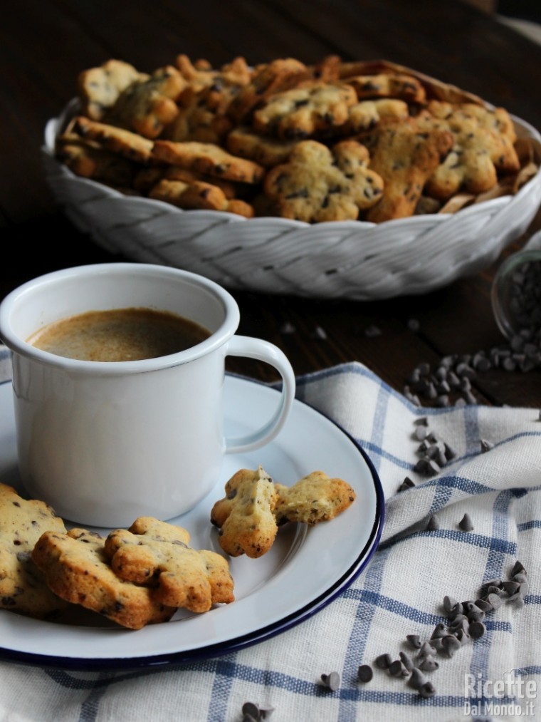 Biscotti con gocce di cioccolato fatti in casa