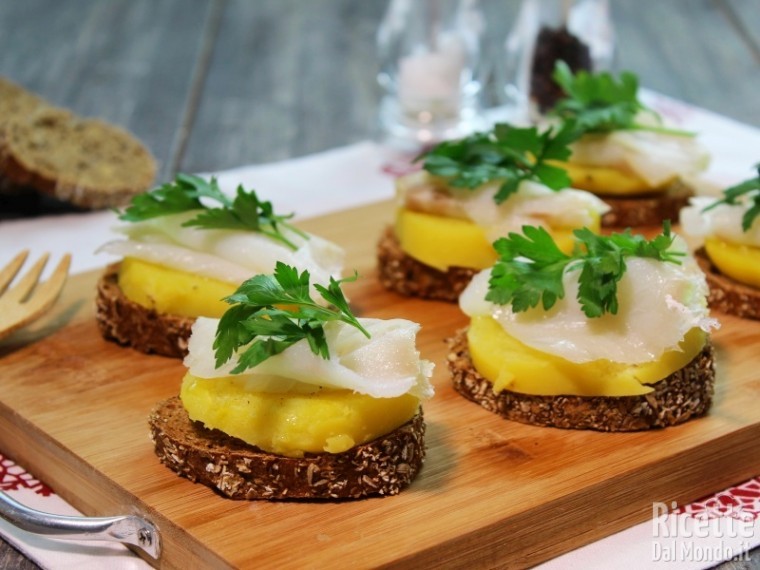 Ricetta Bruschette con baccalà affumicato