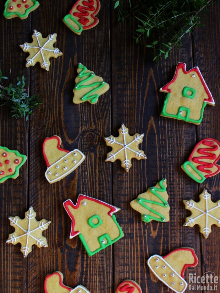 Come Fare I Biscotti Di Natale.Biscotti Di Natale Decorati Semplici Ricettedalmondo