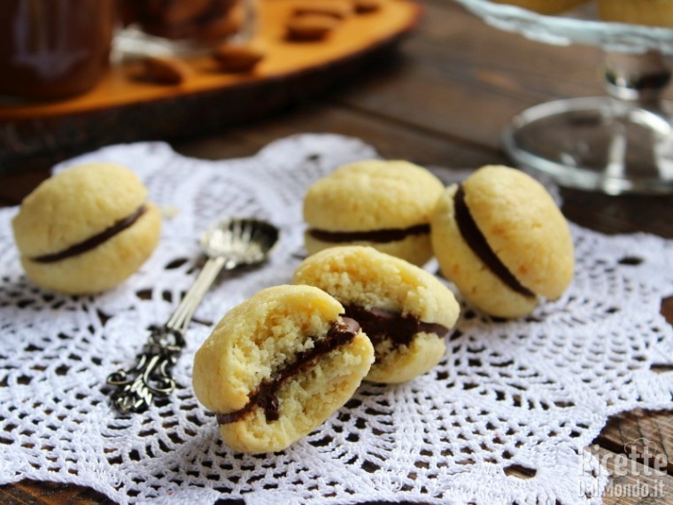 Baci di dama al cioccolato