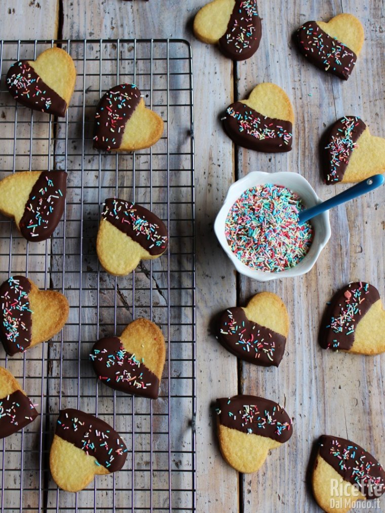 Ricetta Biscotti di frolla di carnevale