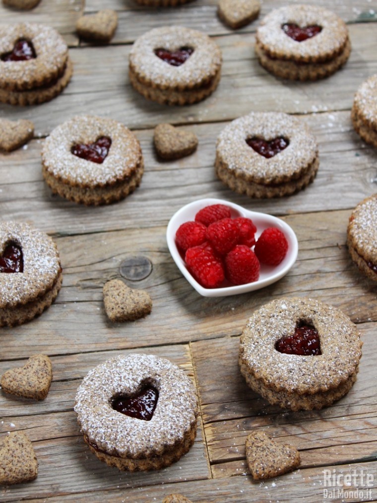 Biscotti di grano saraceno e lamponi