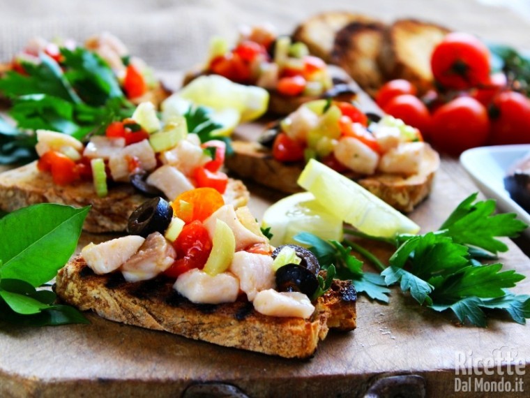 Piccole bruschette alla marinara