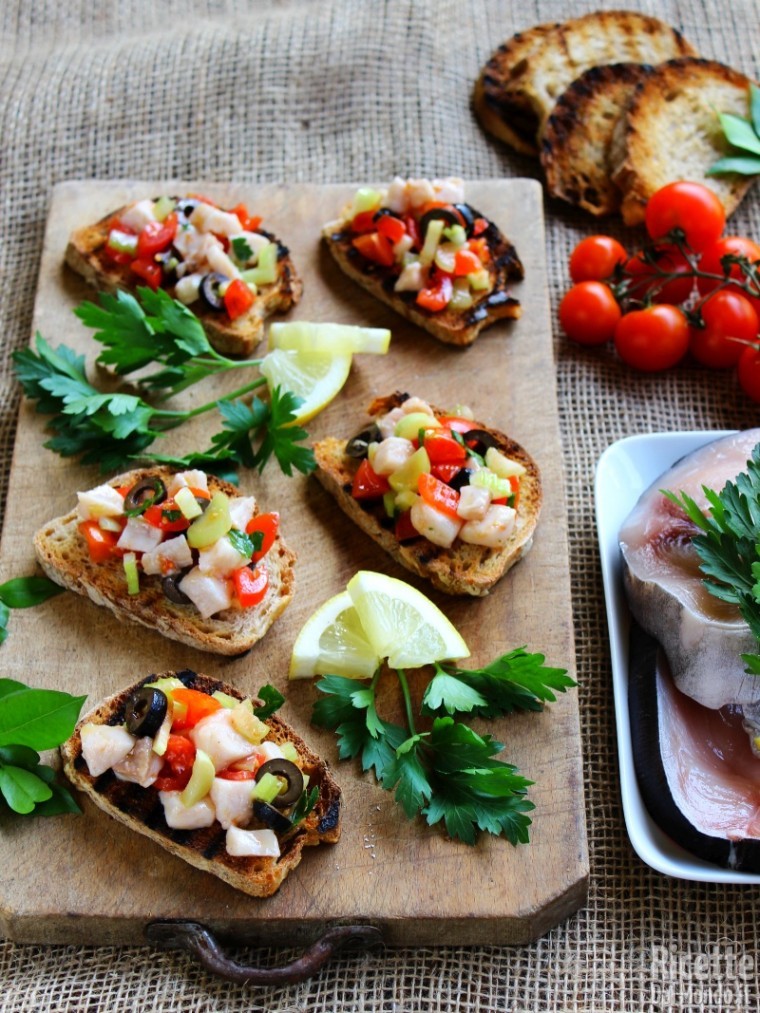 Antipasto di bruschette alla marinara