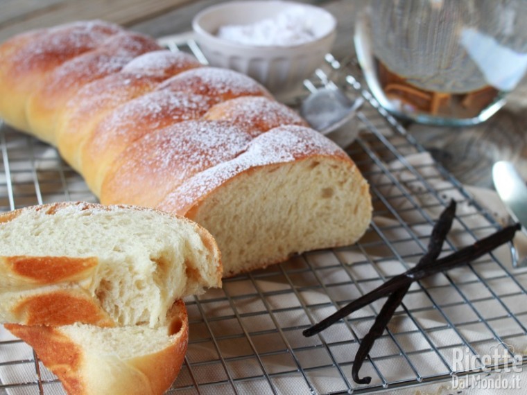 Treccia di pan brioche all'acqua