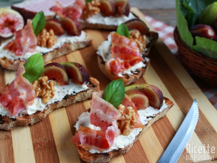Ricetta bruschette di fichi e bacon croccante