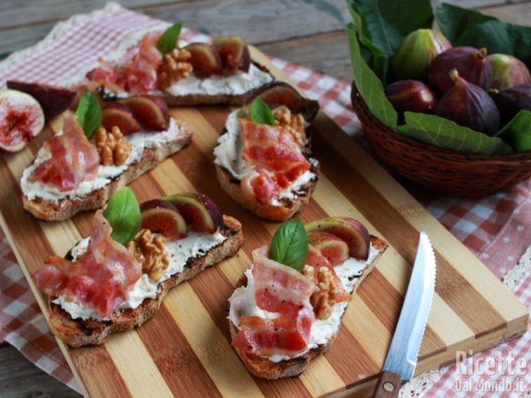 Bruschette di fichi e bacon croccante