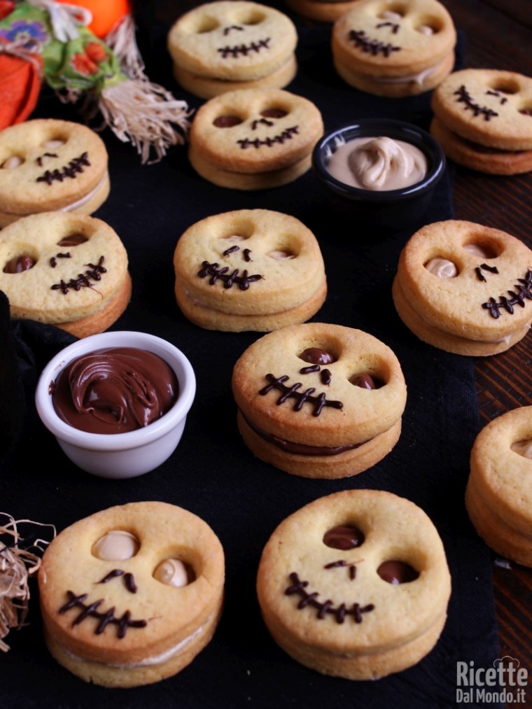 Semplici biscotti farciti di Halloween