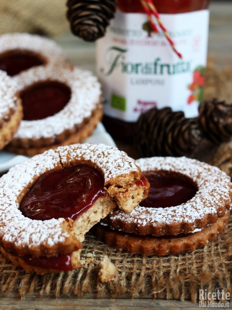 Biscotti Linzer lamponi e noci pecan