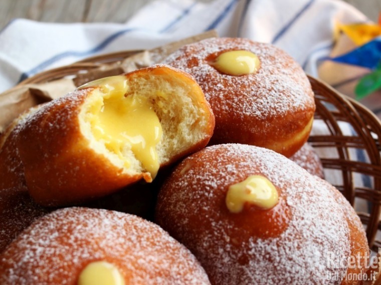 Bomboloni Alla Crema Sofficissimi Ricettedalmondo It