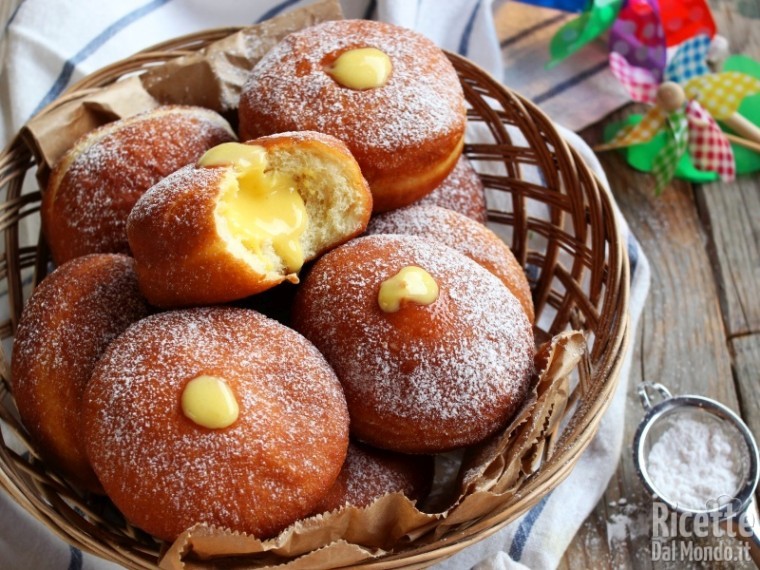 Bomboloni Alla Crema Sofficissimi Ricettedalmondo It